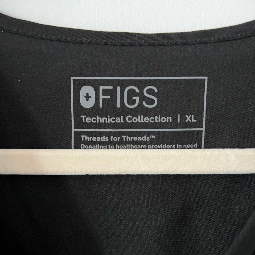 FIGS Catarina One Pocket Scrub Top | Black | Size XL - Picture 6 of 6